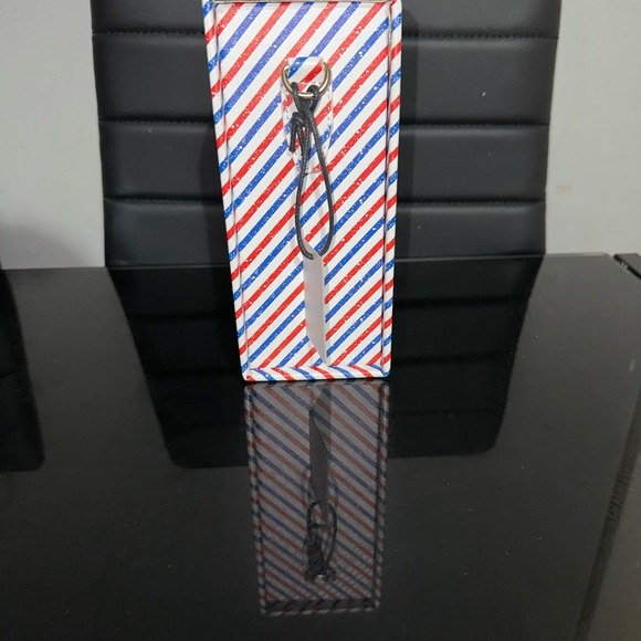 Von Dutch Unisex Magnetic Crossbody Vertical Box Bag - Picture 6 of 8